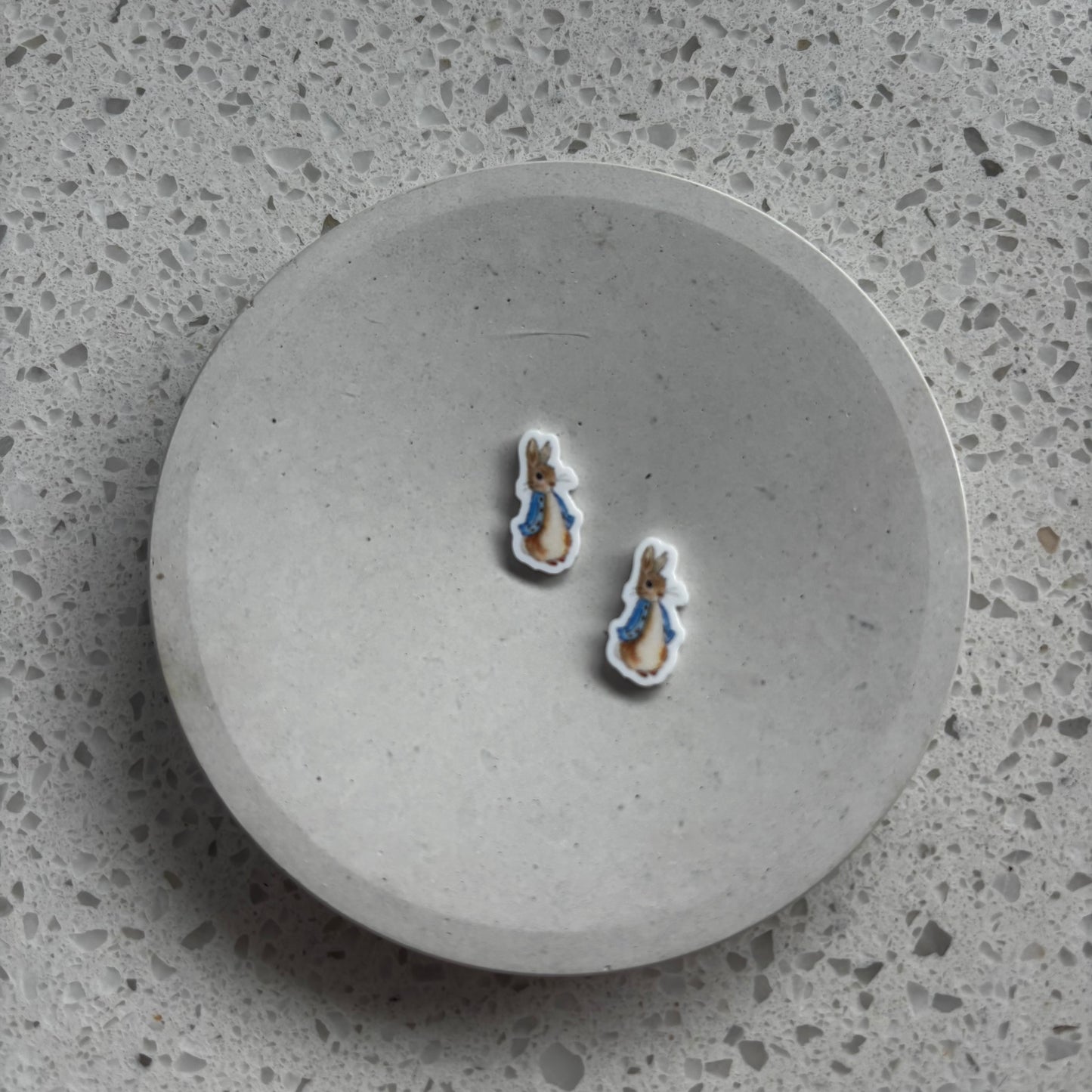 Peter Rabbit Planar Stud