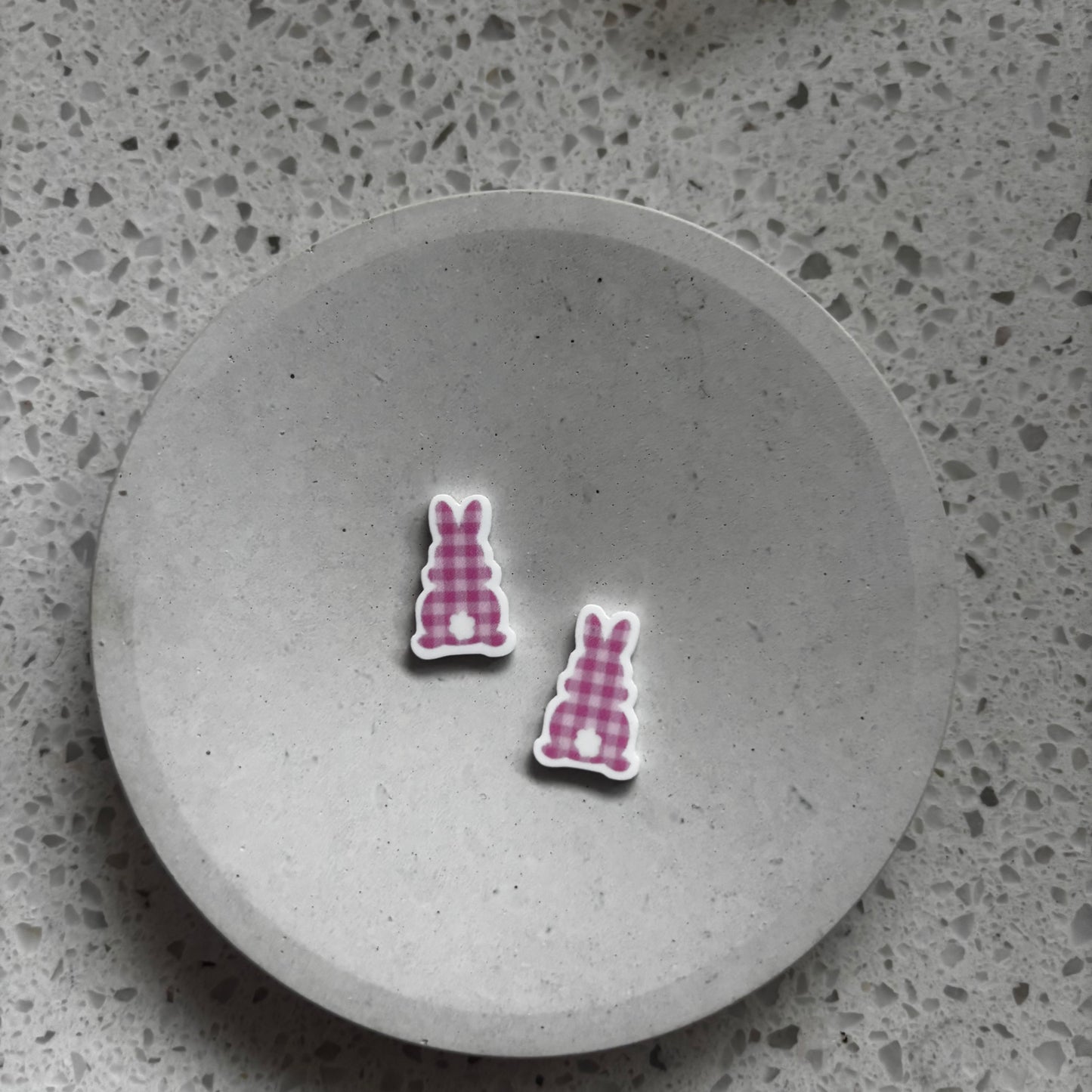 Gingham Bunny Planar Stud